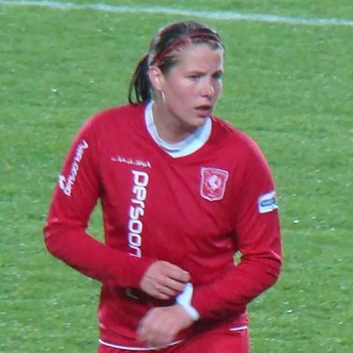 Portrait of Lenie Onzia
