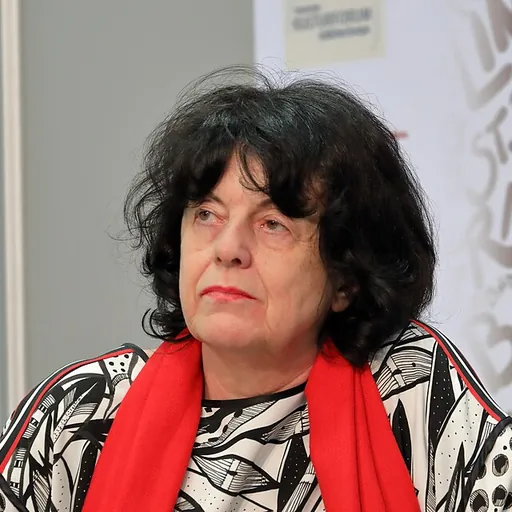 Portrait of Evelyn Schlag