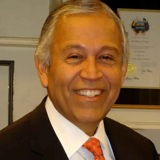 Portrait of Henry Bonilla