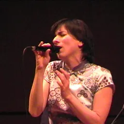 Portrait of Esra Dalfidan