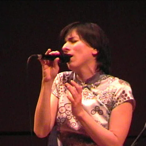 Portrait of Esra Dalfidan