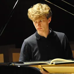 Portrait of Jan Lisiecki