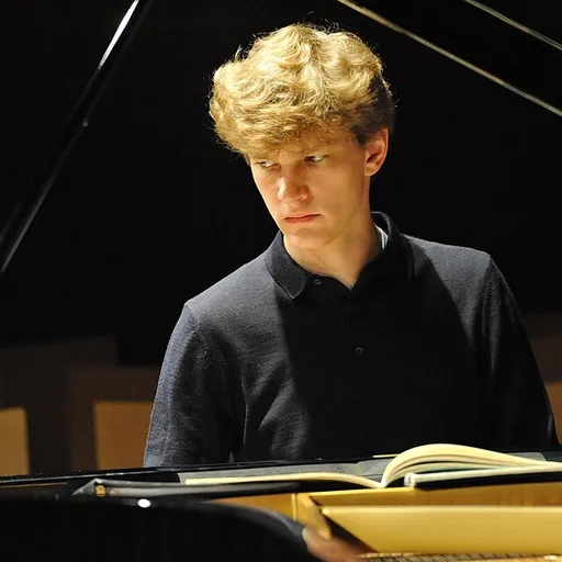 Portrait of Jan Lisiecki