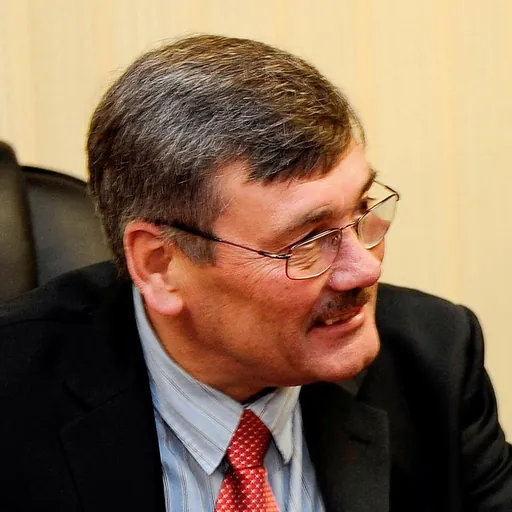 Portrait of Bob Ainsworth