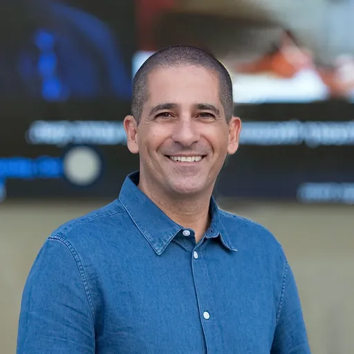 Portrait of Yossi Maaravi