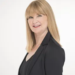 Portrait of Miranda Esmonde-White