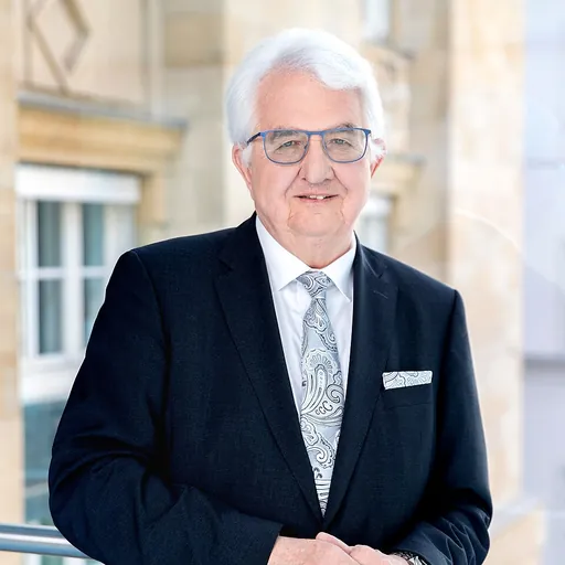 Portrait of Robert Holzmann