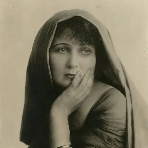 Portrait of Gretchen Lederer