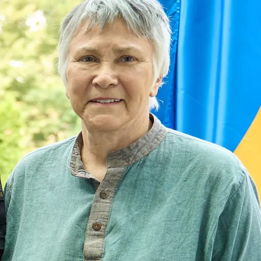 Portrait of Brenda Hollis