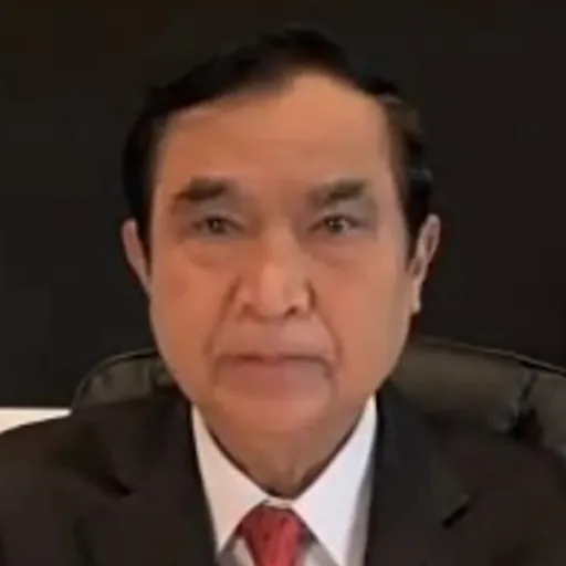 Portrait of Charupong Ruangsuwan