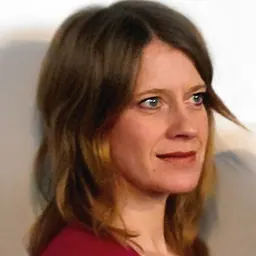 Portrait of Caroline Peters