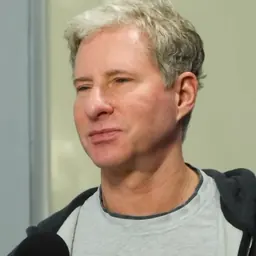 Portrait of Chris Larsen