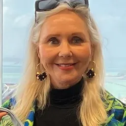 Portrait of Desley Simpson