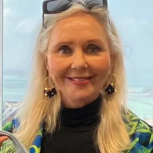 Portrait of Desley Simpson