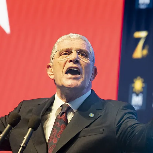 Portrait of Müsavat Dervişoğlu