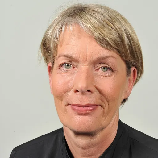 Portrait of Charlotte Schneidewind-Hartnagel