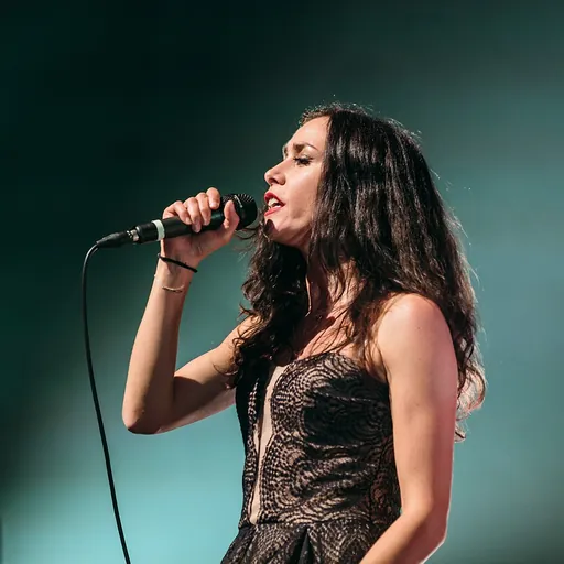 Portrait of Olivia Ruiz