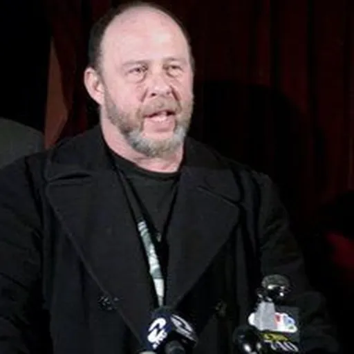 Portrait of Stuart Hanlon