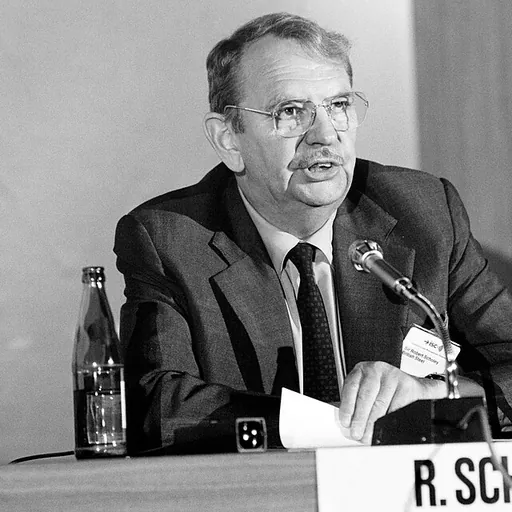 Portrait of Robert Scholey