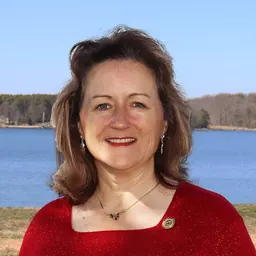 Portrait of Deb Rey