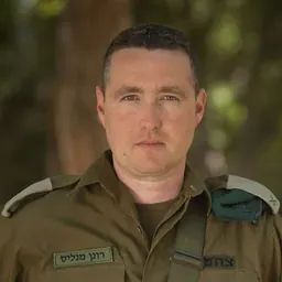 Portrait of Ronen Manelis