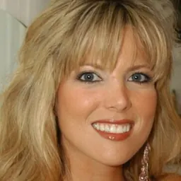 Portrait of Sarah Mintz