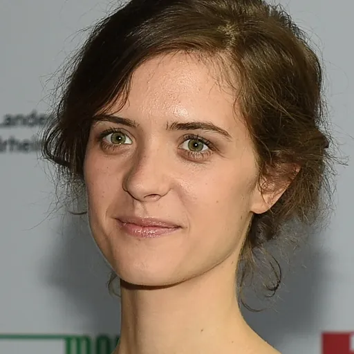 Portrait of Liv Lisa Fries
