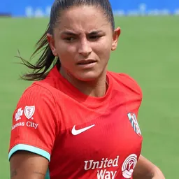 Portrait of Debinha