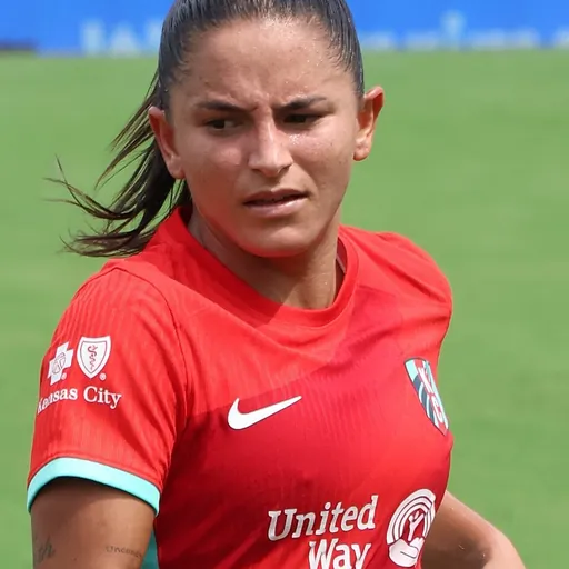 Portrait of Debinha