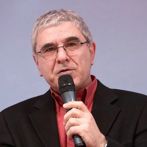 Portrait of Robert Maggiori