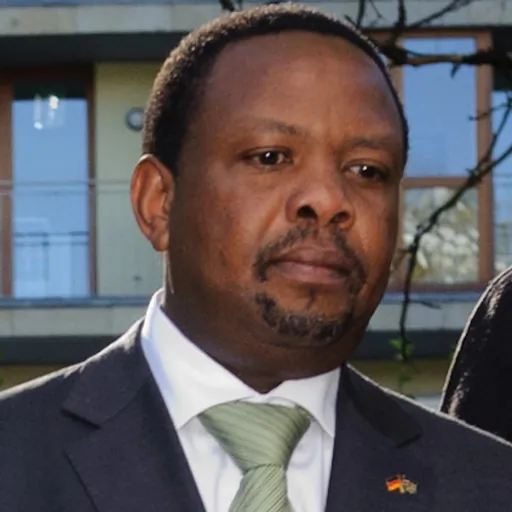 Portrait of Ken Osinde