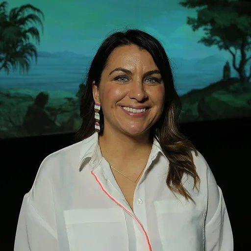 Portrait of Julie Nagam