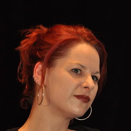 Portrait of Lisa Gotto