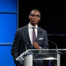 Portrait of Justin Bibb