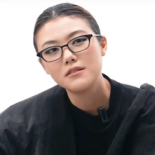 Portrait of Hwang So-yoon