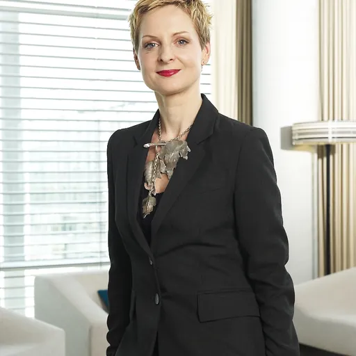 Portrait of Linda Davidson