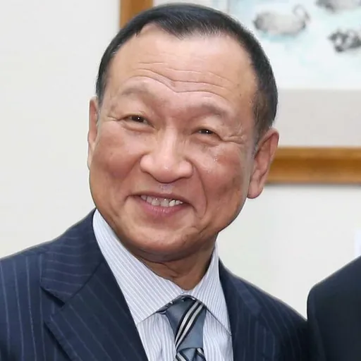 Portrait of Yasuhiro Oe