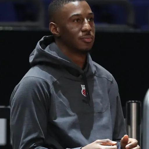 Portrait of Shannon Scott