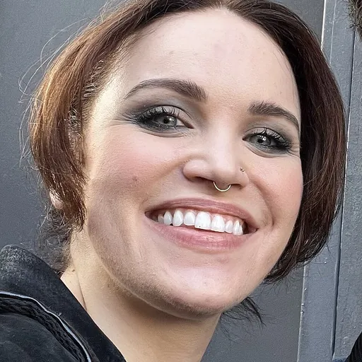 Portrait of Lindsay Pearce