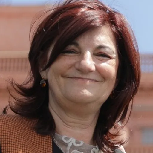 Portrait of Kelly Olmos