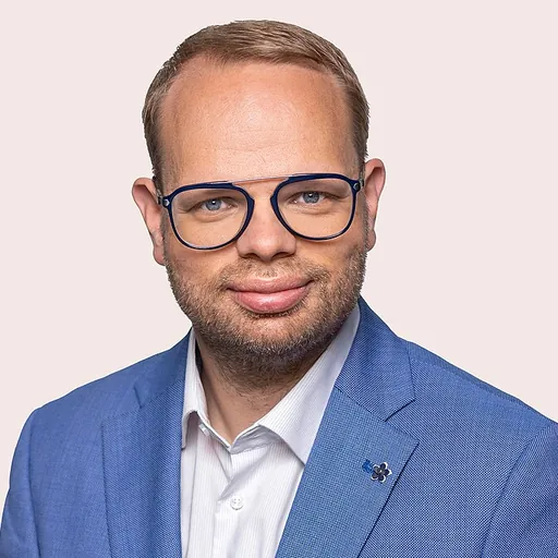 Portrait of Helge Lindh