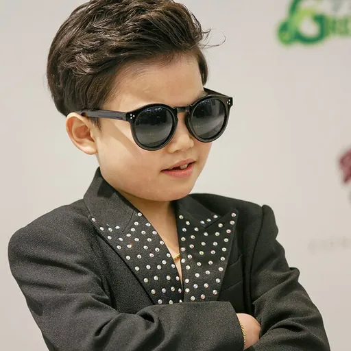 Portrait of Hwang Min-woo