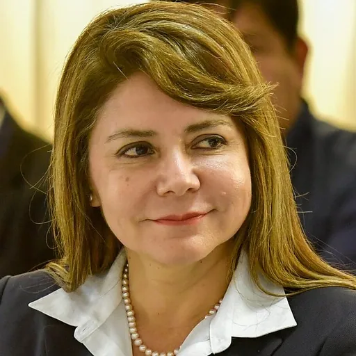 Portrait of Elizabeth Hinostroza