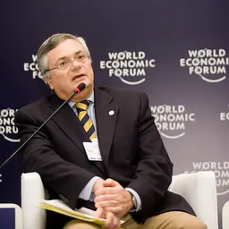 Portrait of Moisés Naím