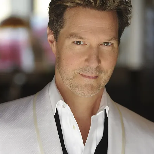 Portrait of Ron Bohmer