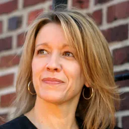 Portrait of Linda Emond