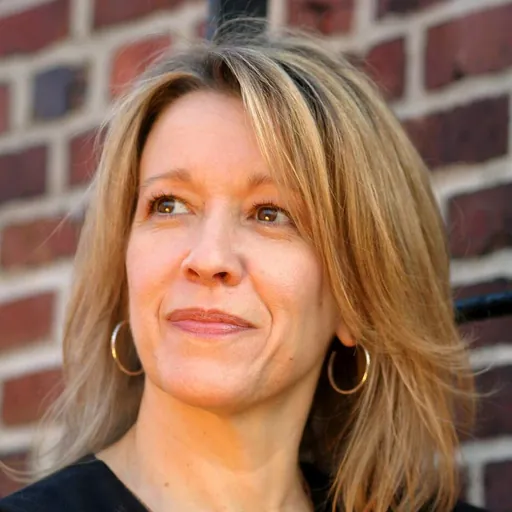Portrait of Linda Emond