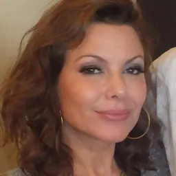Portrait of Kari Wuhrer