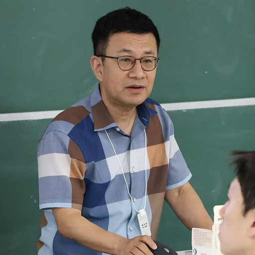 Portrait of Jae-Kwang Kim