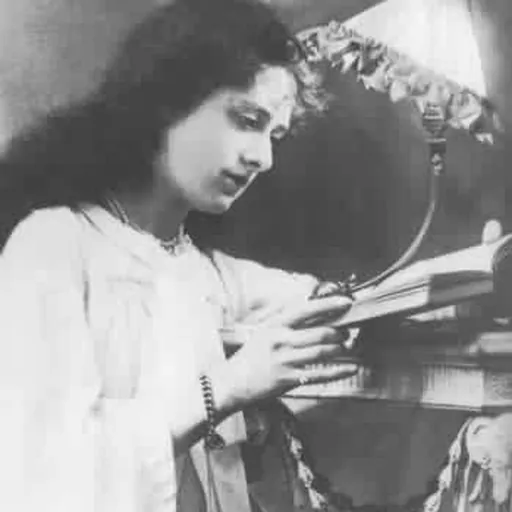 Portrait of Isabel Jay